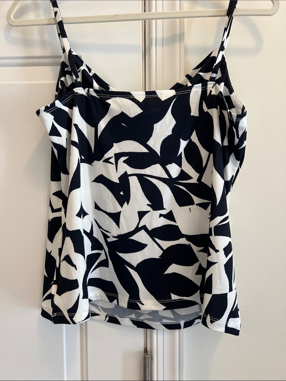 Fortune and Ivy Black Floral Cowl Neck Camisole Top Size M NWT - Picture 4 of 4